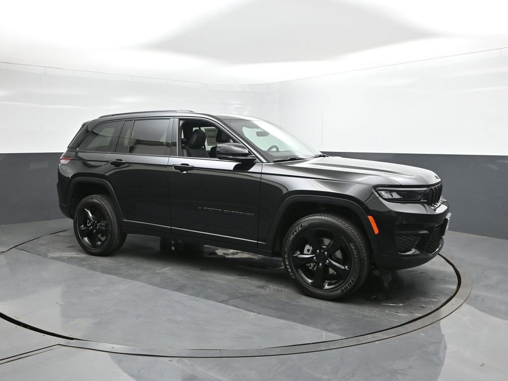 New 2025 Jeep Grand Cherokee Altitude image 17