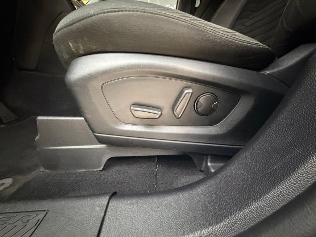 Used 2020 Ford Explorer XLT w/ Comfort Package image 25