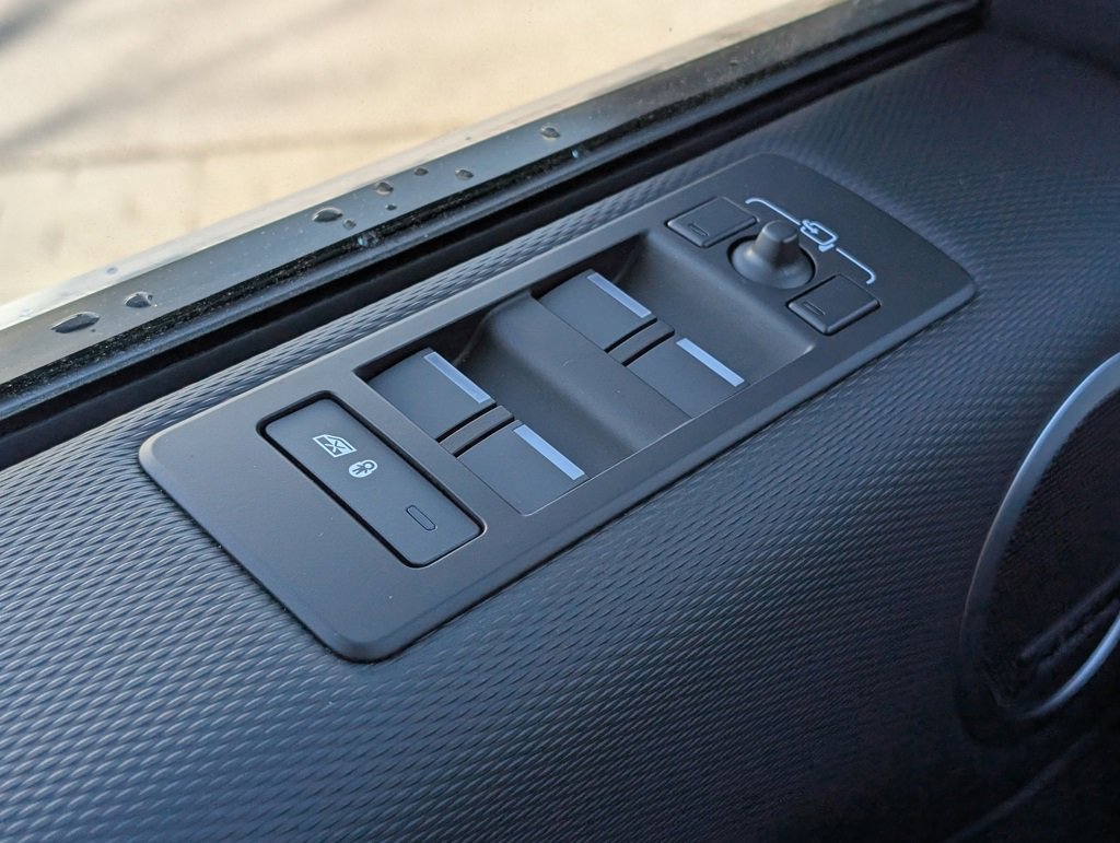 Certified 2024 Land Rover Discovery Dynamic SE image 25