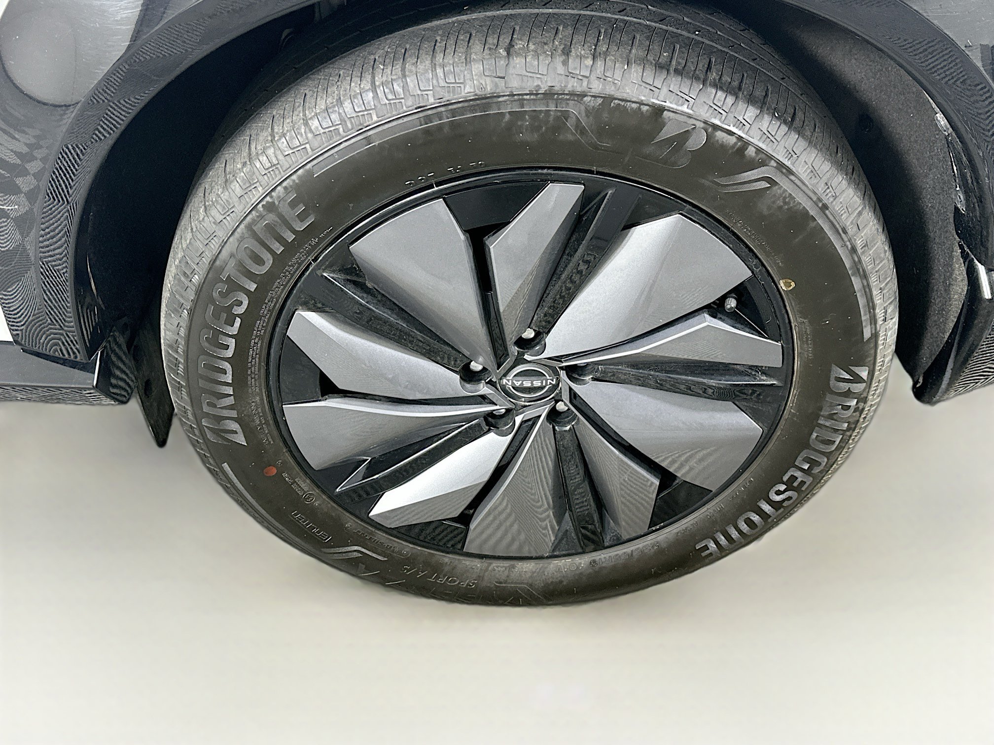 Used 2024 Nissan Ariya AWD image 11