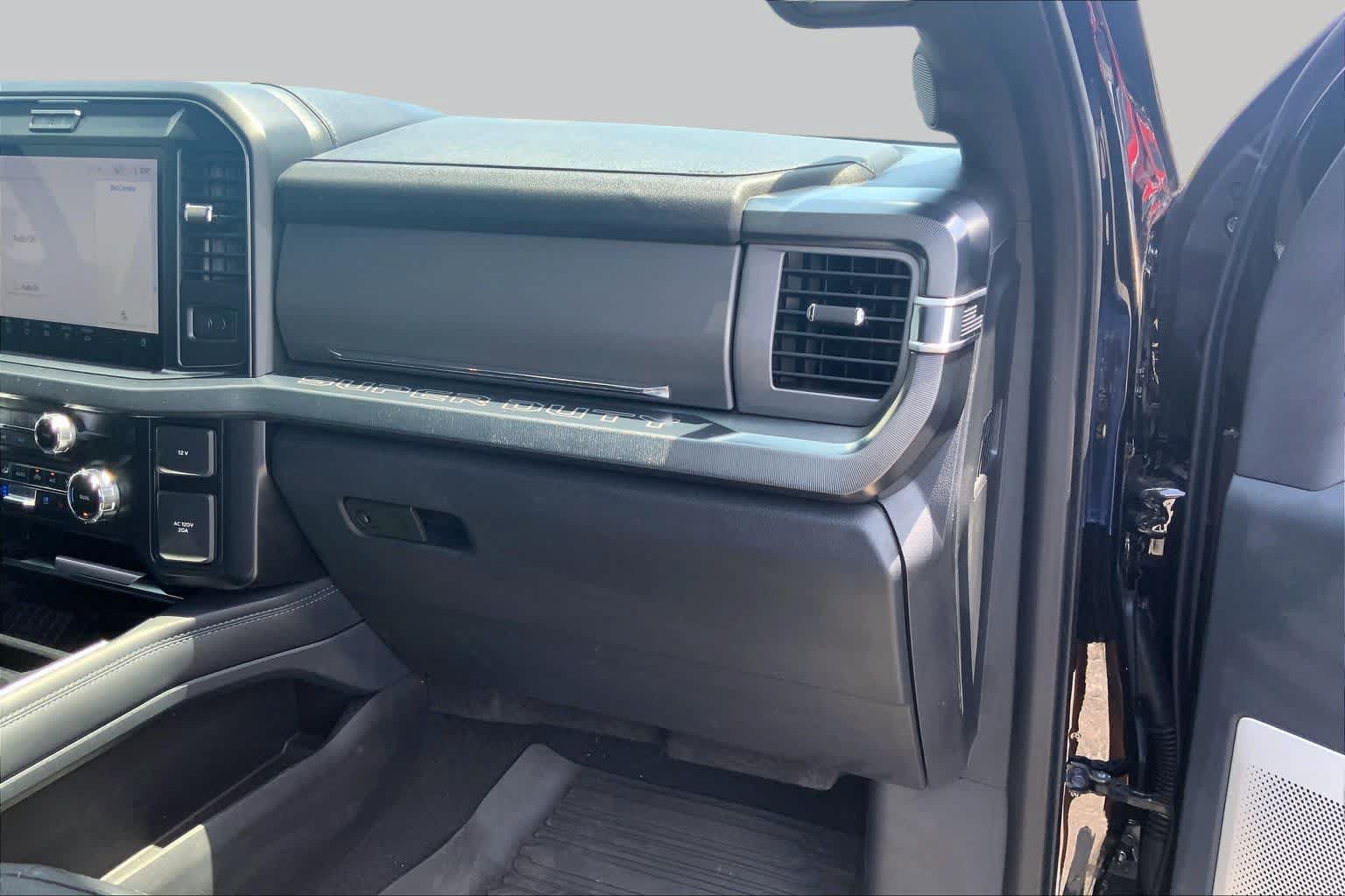 Used 2025 Ford F450 Platinum w/ FX4 Off-Road Package AWD/4WD image 19