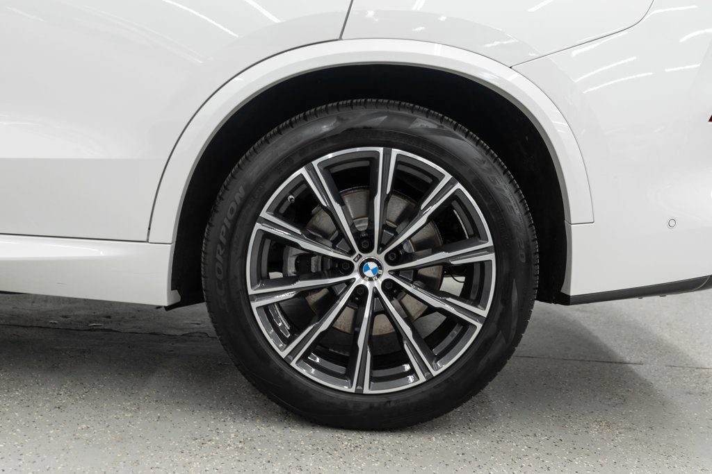 Used 2025 BMW X5 xDrive40i w/ M Sport Package w/ M Sport Package AWD/4WD image 44