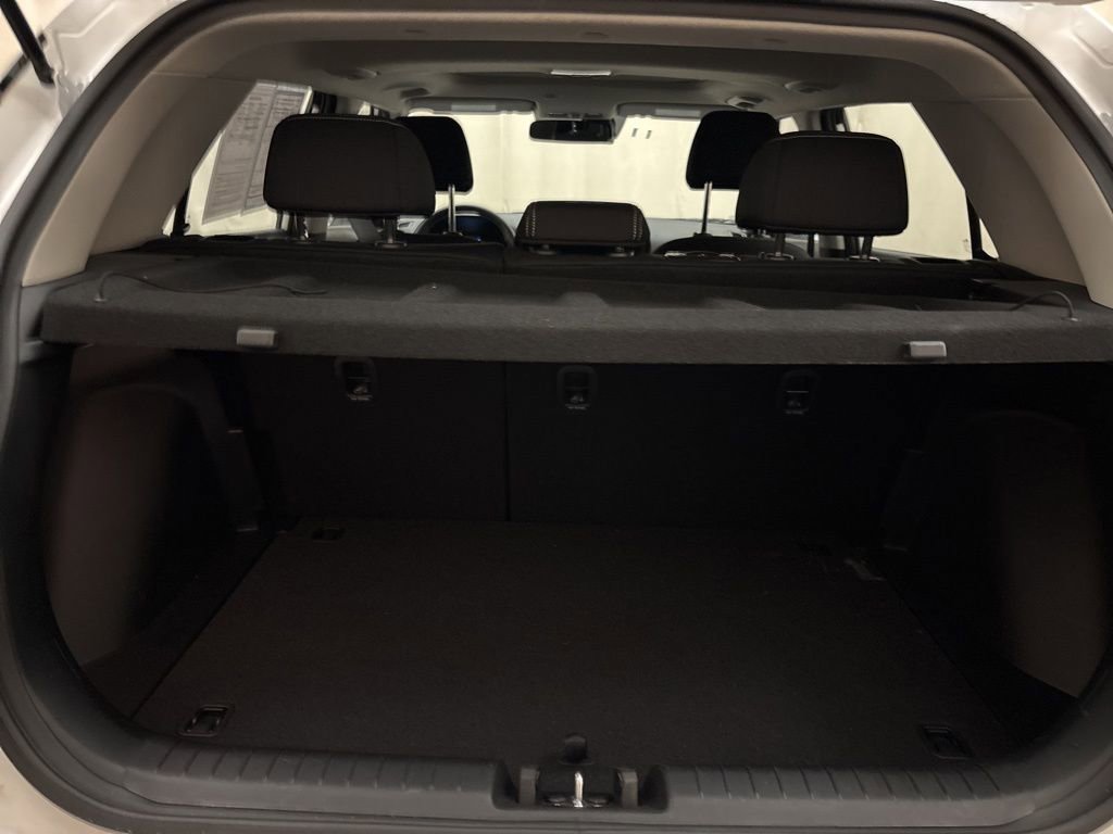 Certified 2025 Hyundai Venue SEL image 9