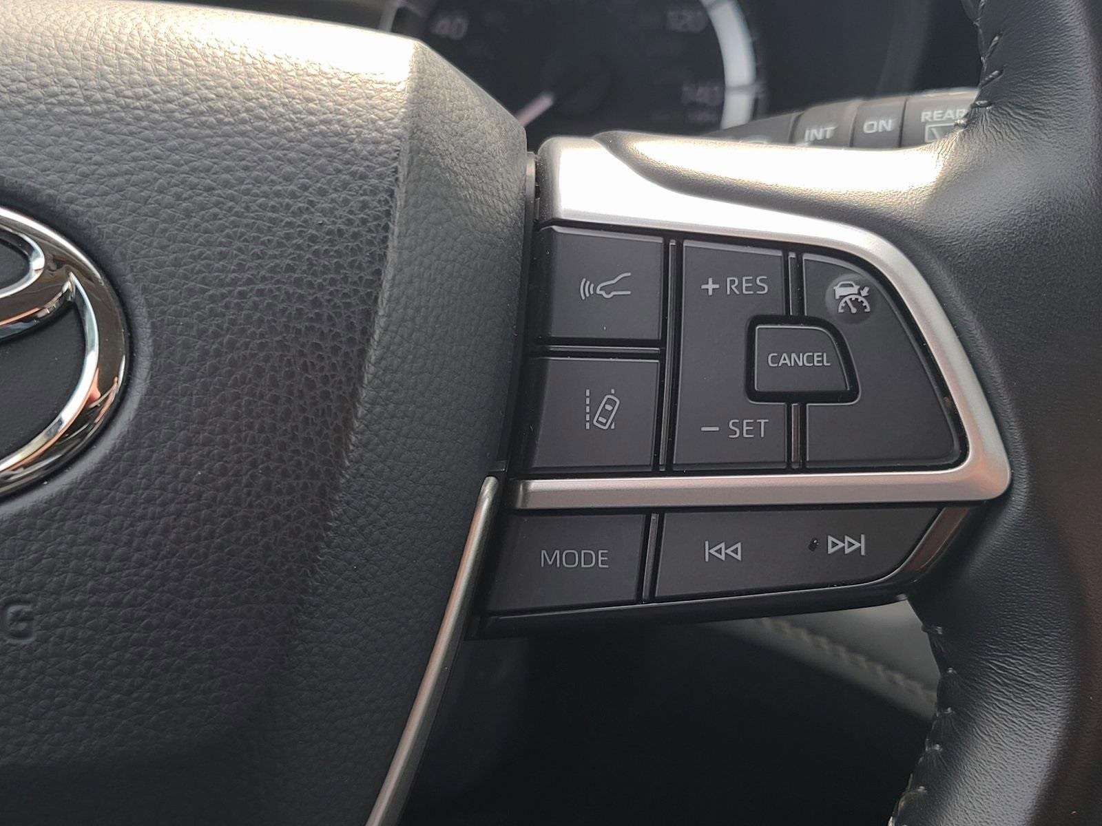 Used 2024 Toyota Highlander LE image 29