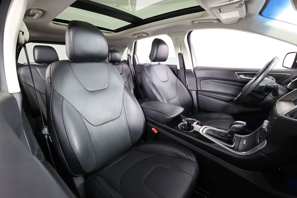 Used 2017 Ford Edge Titanium w/ Equipment Group 301A AWD/4WD image 25
