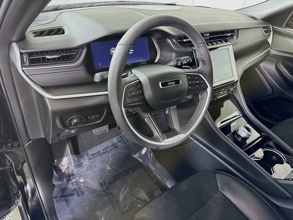 Used 2023 Jeep Grand Cherokee L Laredo AWD/4WD image 19