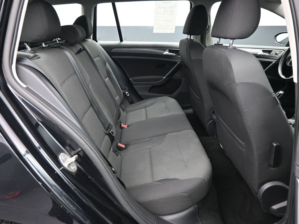 Used 2018 Volkswagen Golf S image 37