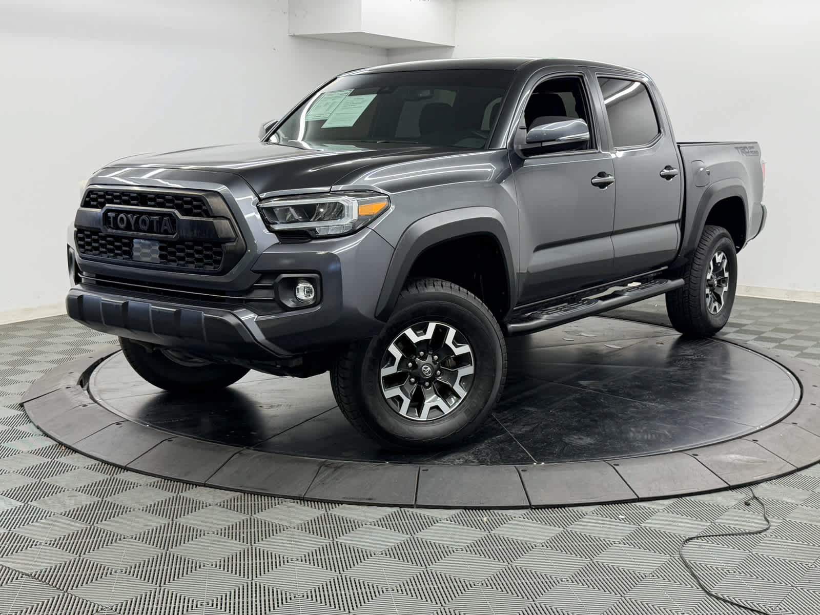 Used 2022 Toyota Tacoma TRD Off-Road w/ Technology Package RWD image 2