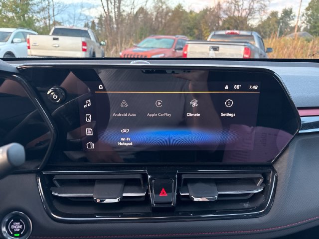 Used 2024 Chevrolet TrailBlazer RS w/ Convenience Package AWD/4WD image 16