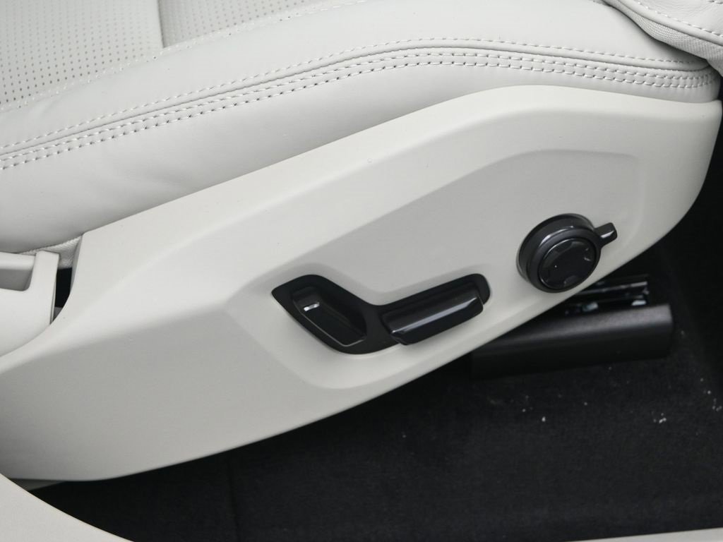 New 2026 Volvo XC90 B6 Ultra image 36