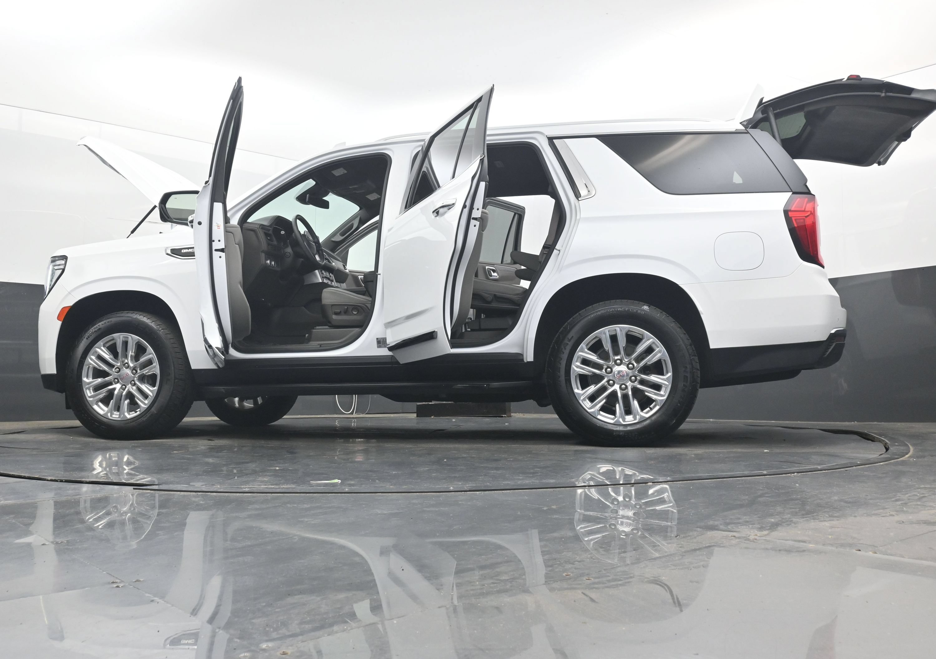 Used 2024 GMC Yukon SLT w/ SLT Luxury Package AWD/4WD image 43