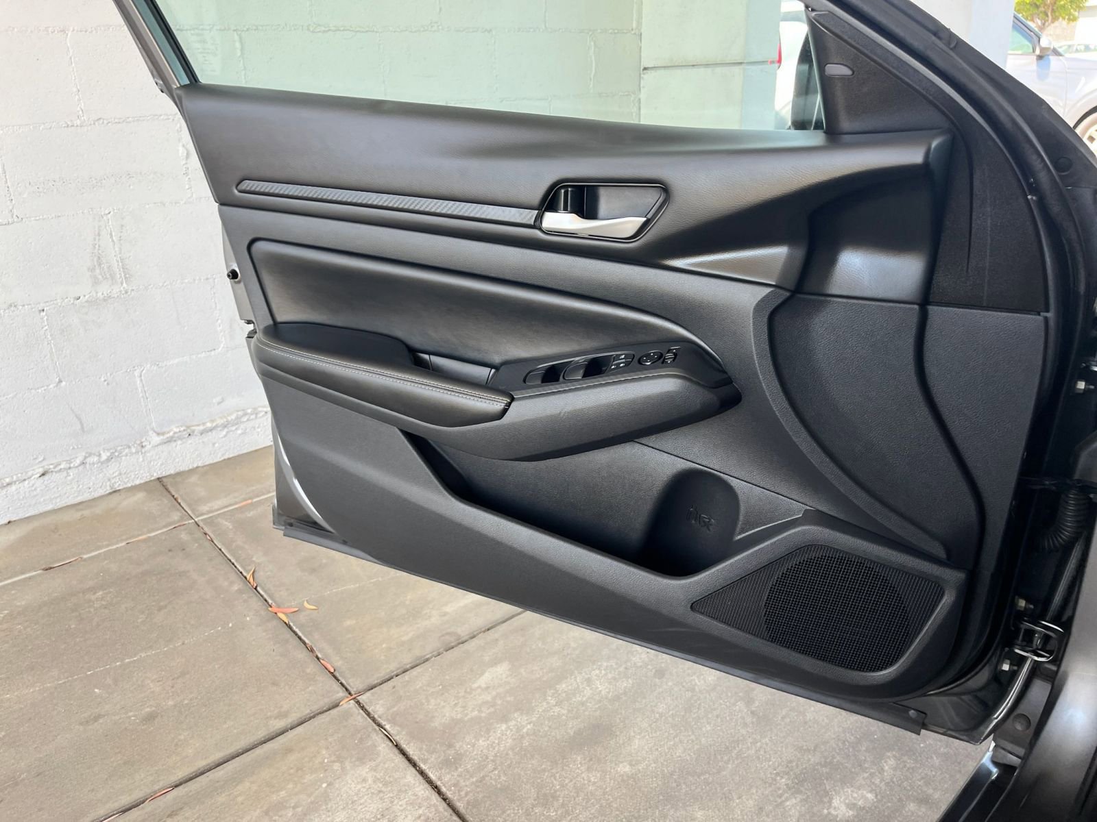 Used 2025 Nissan Altima 2.5 SV FWD image 18