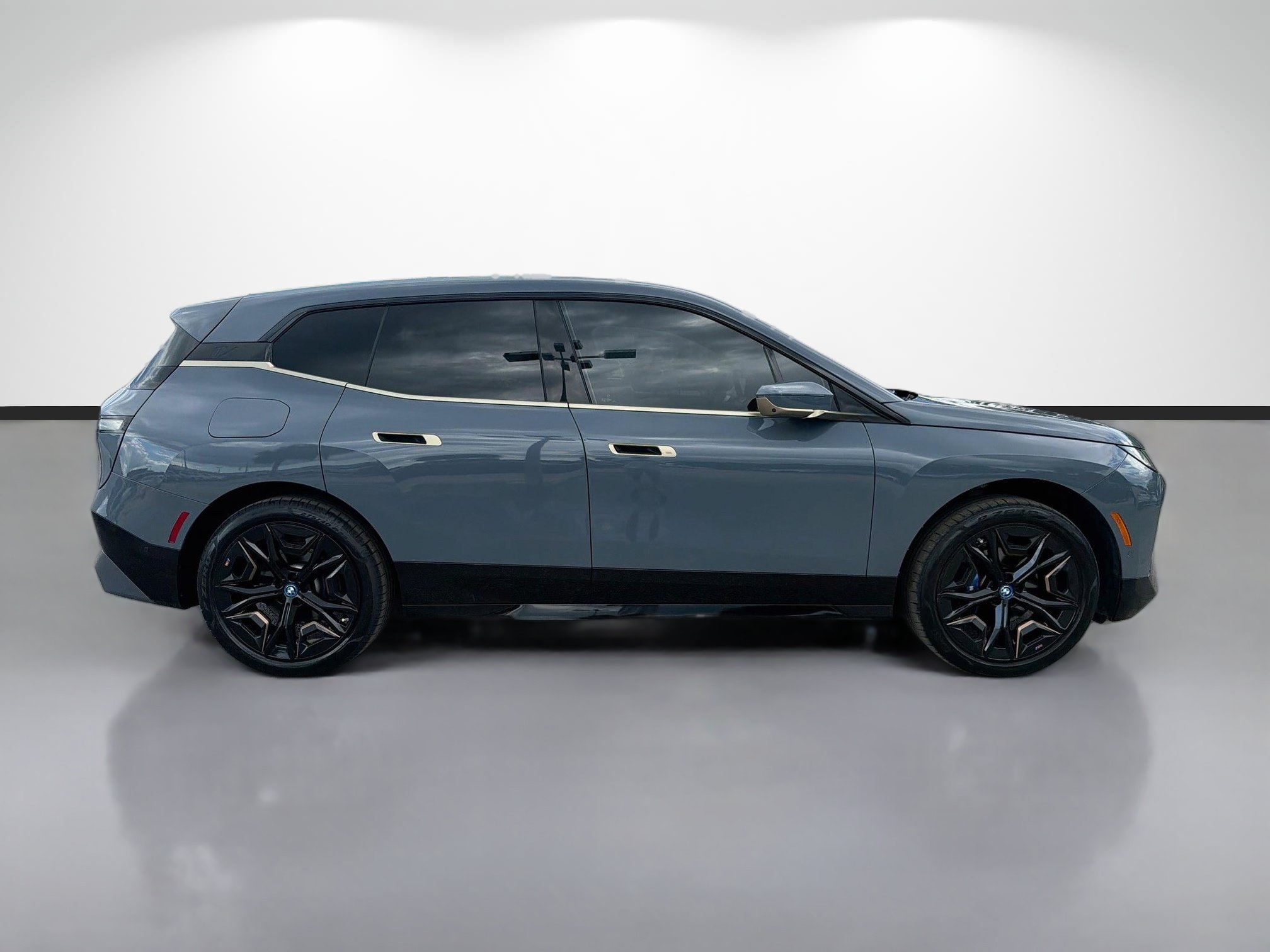 Used 2024 BMW iX M60 AWD/4WD image 2