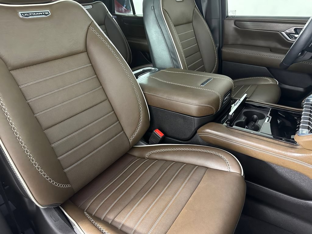 Used 2025 GMC Yukon Denali Ultimate AWD/4WD image 36