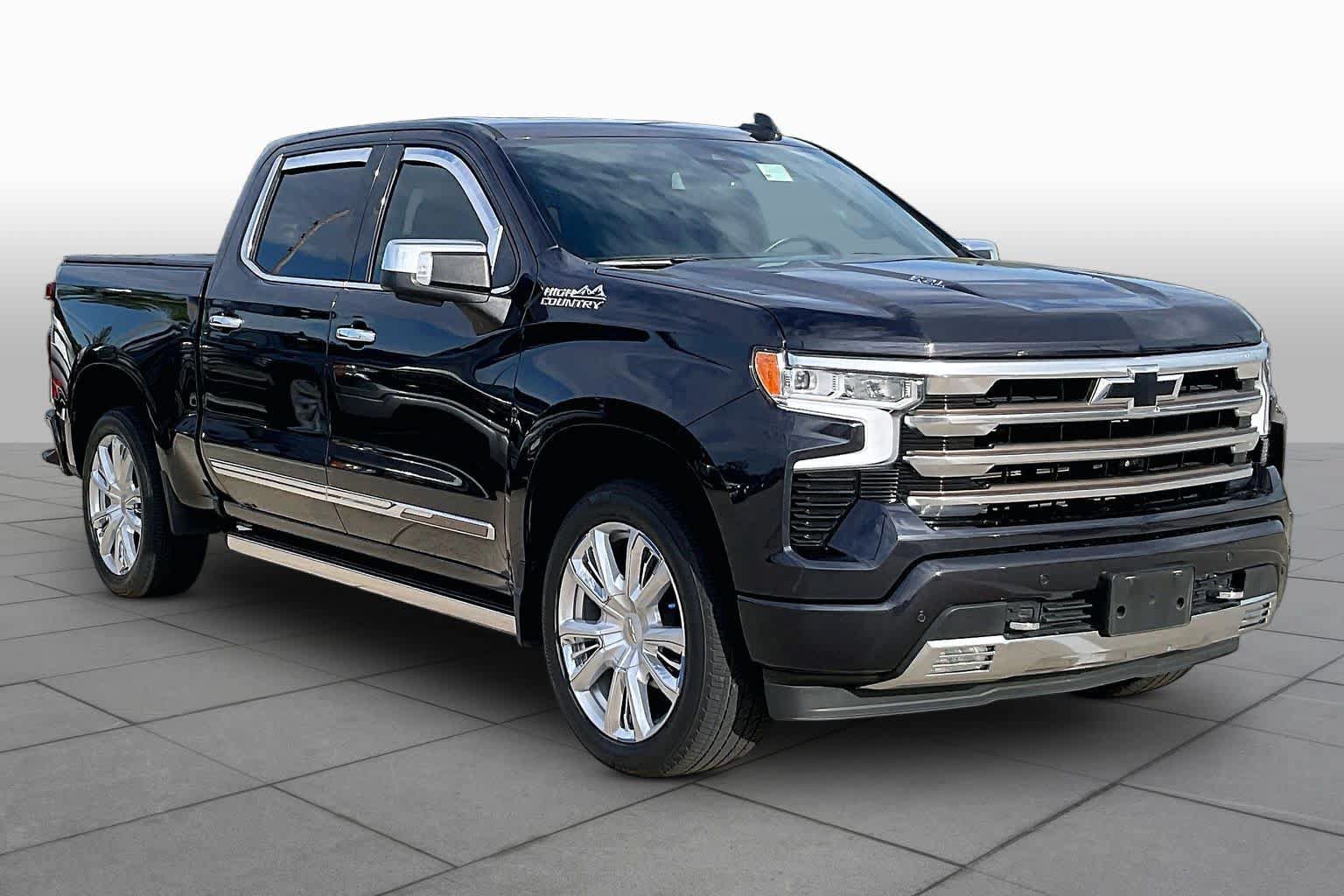 Used 2022 Chevrolet Silverado 1500 High Country w/ High Country Premium Package AWD/4WD image 3