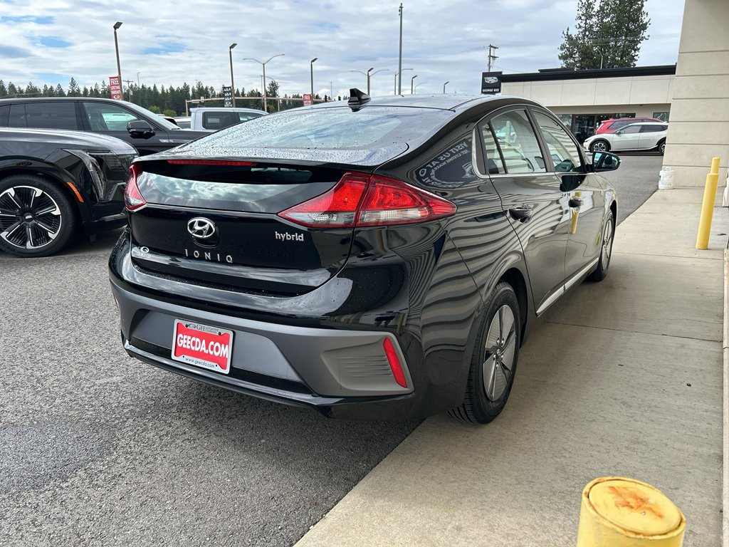 Used 2020 Hyundai Ioniq SE FWD image 4