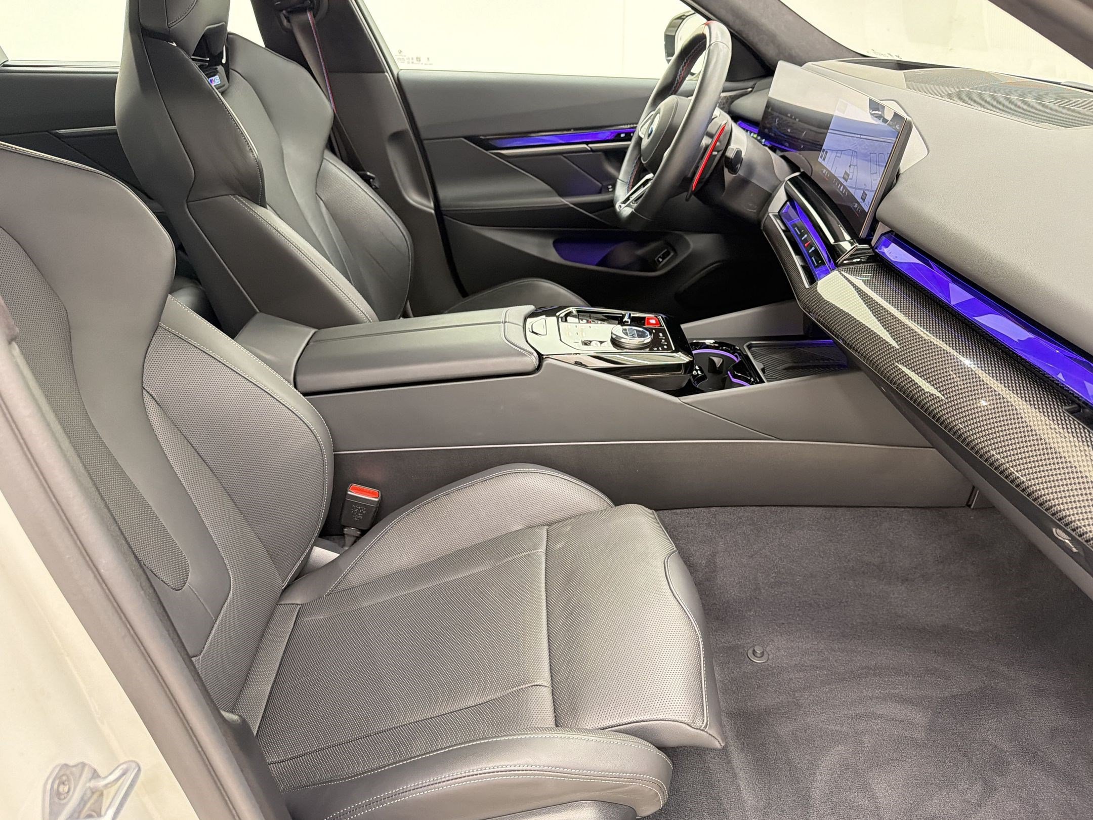 Used 2025 BMW M5 w/ Carbon Package AWD/4WD image 28