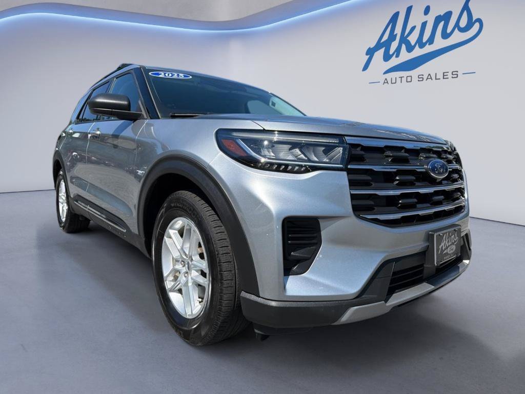 Used 2025 Ford Explorer Active RWD image 1