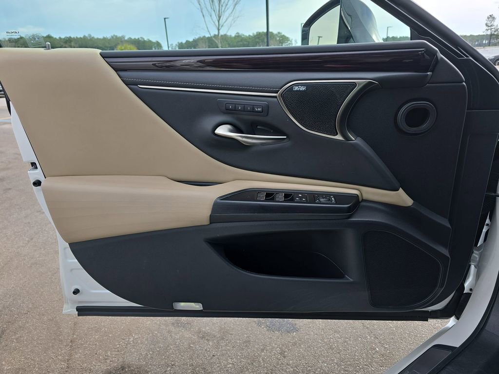 Used 2021 Lexus ES 350 Ultra Luxury w/ Accessory Package 2 image 31