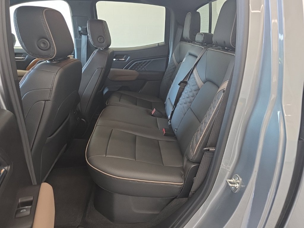 Used 2025 GMC Canyon Denali AWD/4WD image 26