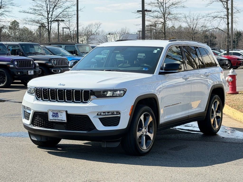 Used 2023 Jeep Grand Cherokee Limited image 3