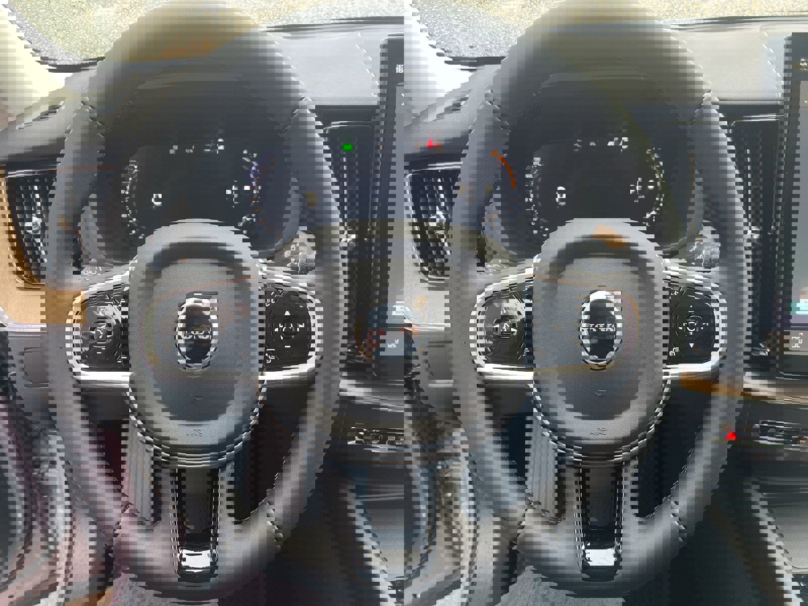 New 2026 Volvo XC60 B5 Core w/ Climate Package image 18