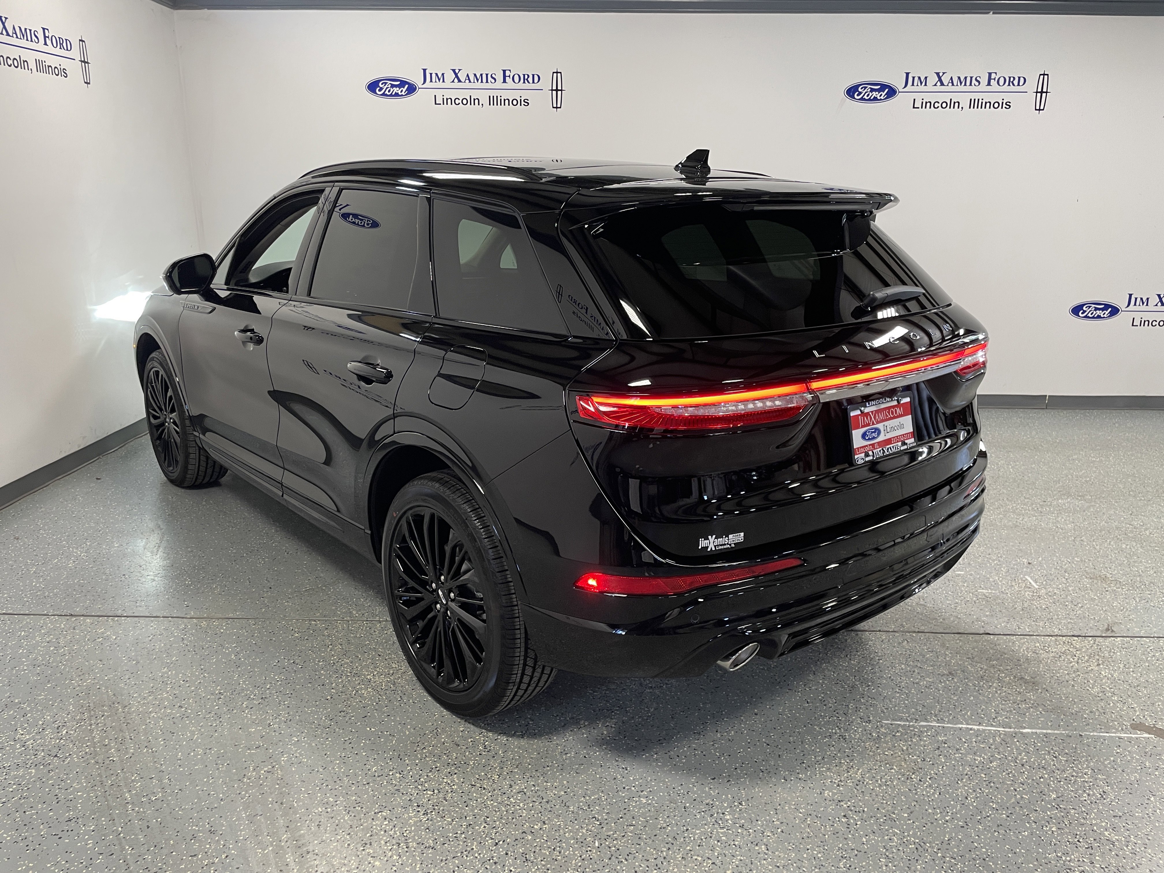 New 2025 Lincoln Corsair Reserve w/ Equipment Group 202A image 4