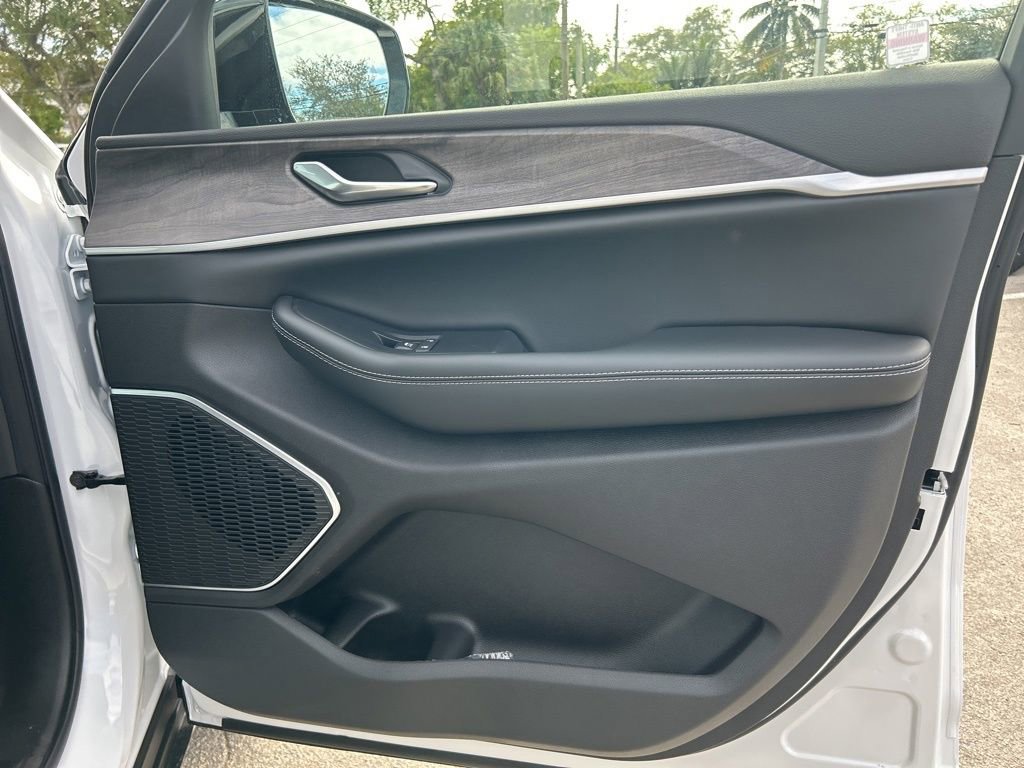 New 2026 Jeep Grand Cherokee Limited image 27