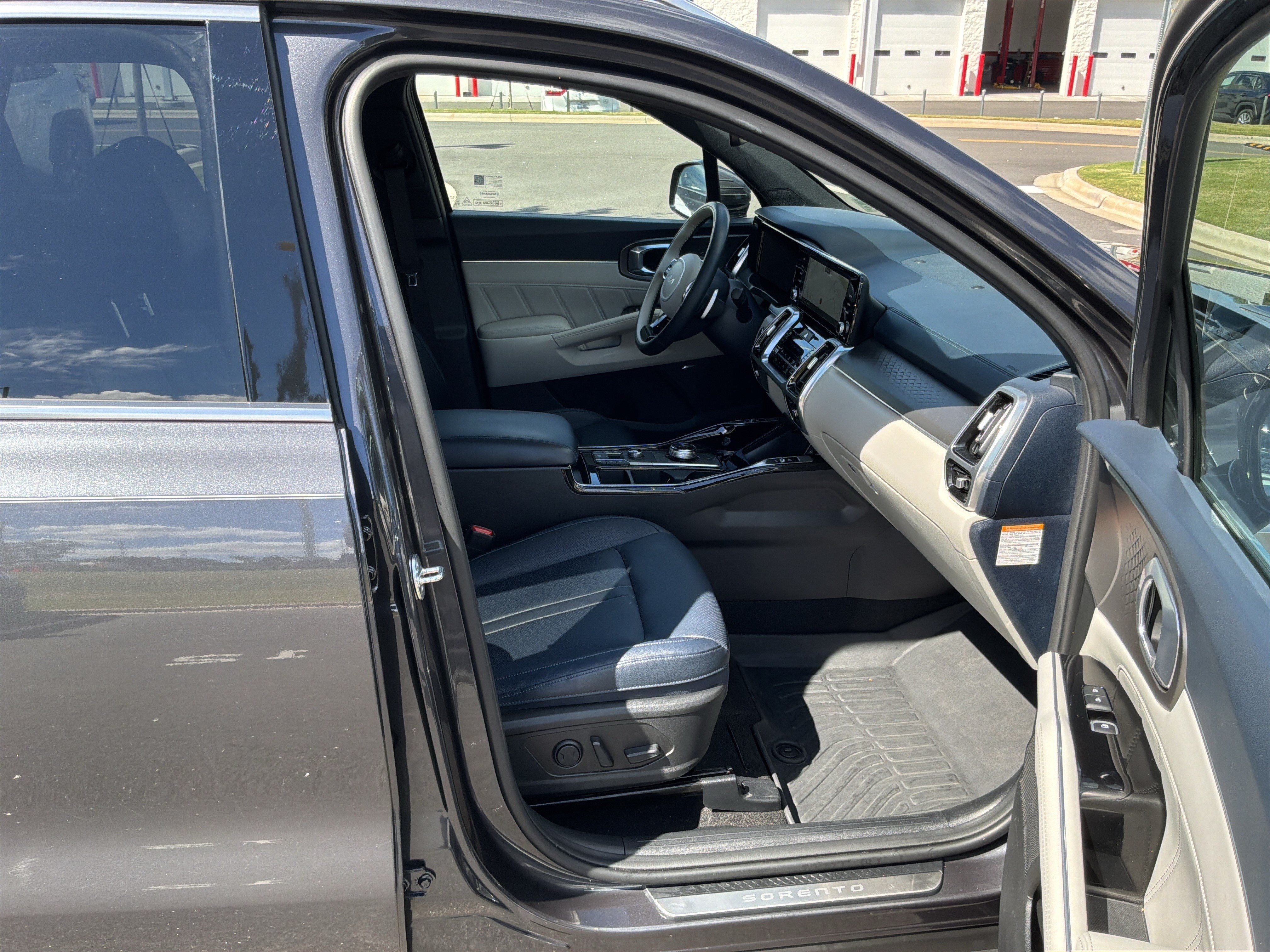 Used 2023 Kia Sorento SX Prestige AWD/4WD image 15