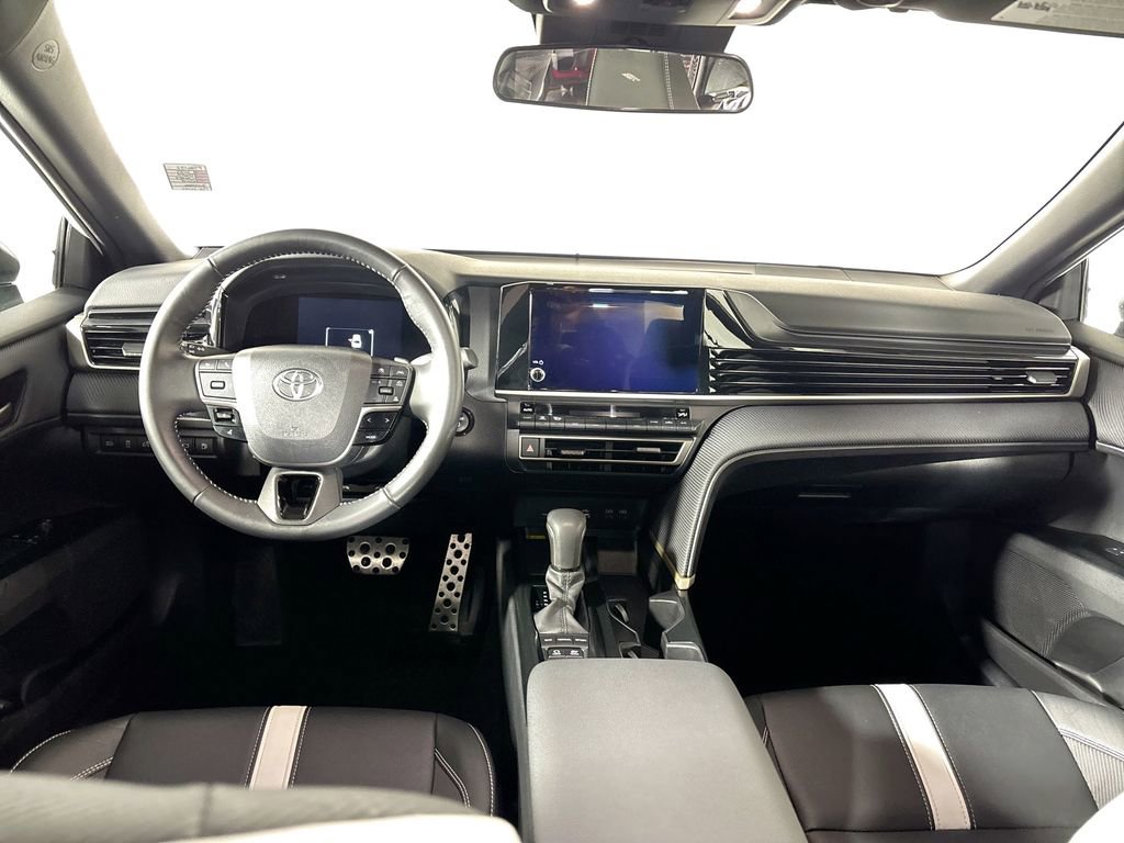Used 2025 Toyota Camry SE image 12