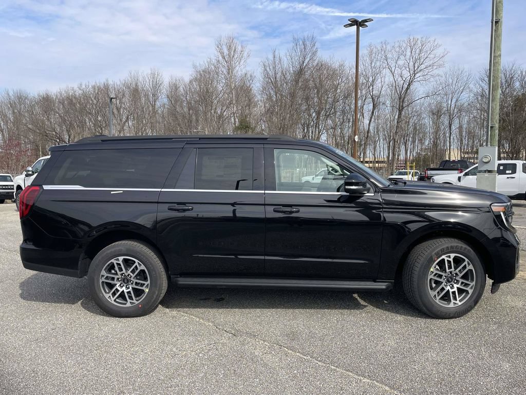 New 2026 Ford Expedition Max Active RWD image 2