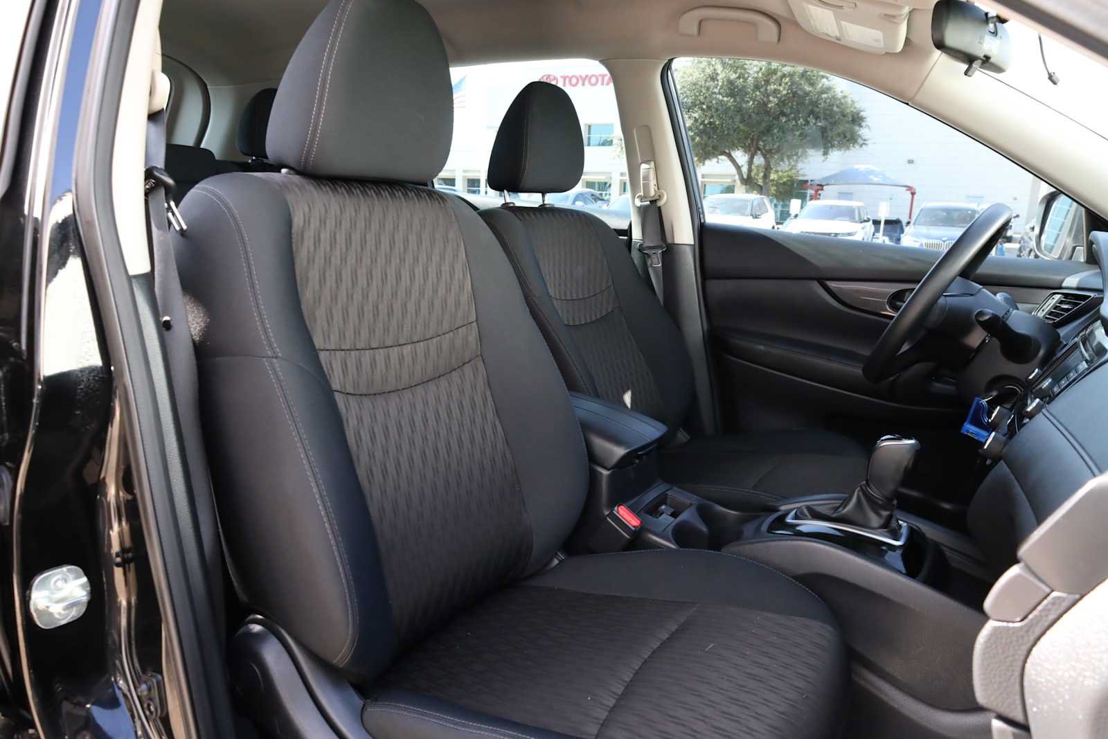 Used 2019 Nissan Rogue S AWD/4WD image 32