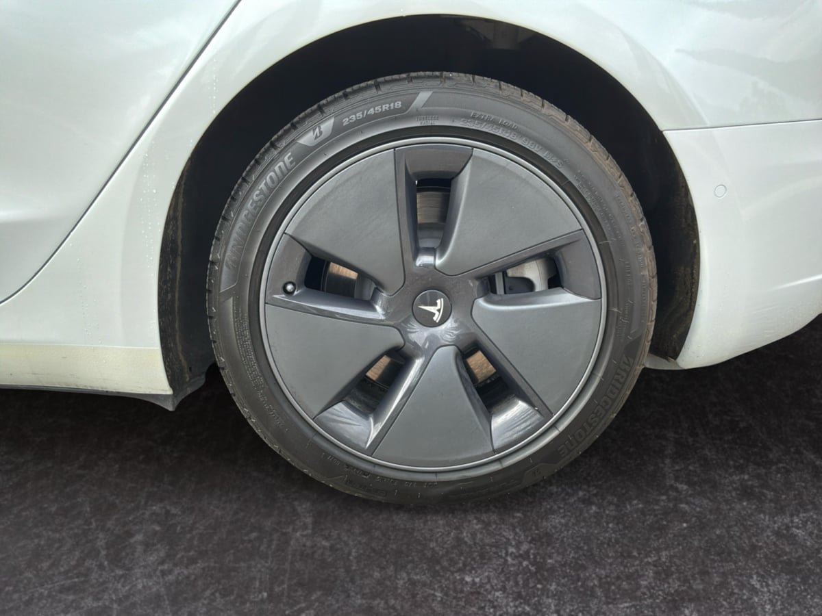 Used 2022 Tesla Model 3 Long Range AWD/4WD image 9