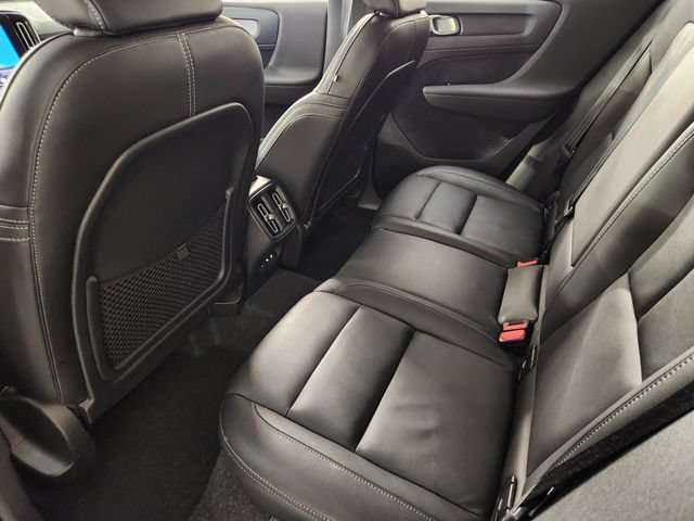 Certified 2026 Volvo XC40 B5 Plus AWD/4WD image 30