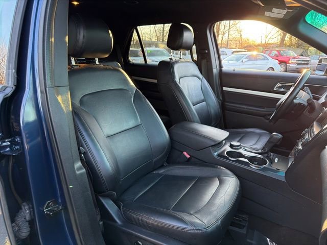 Used 2016 Ford Explorer XLT w/ Equipment Group 202A image 9