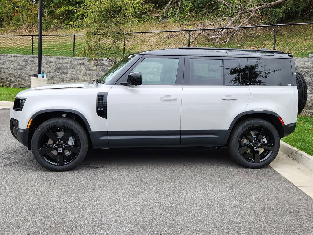 Used 2026 Land Rover Defender 110 S AWD/4WD image 6