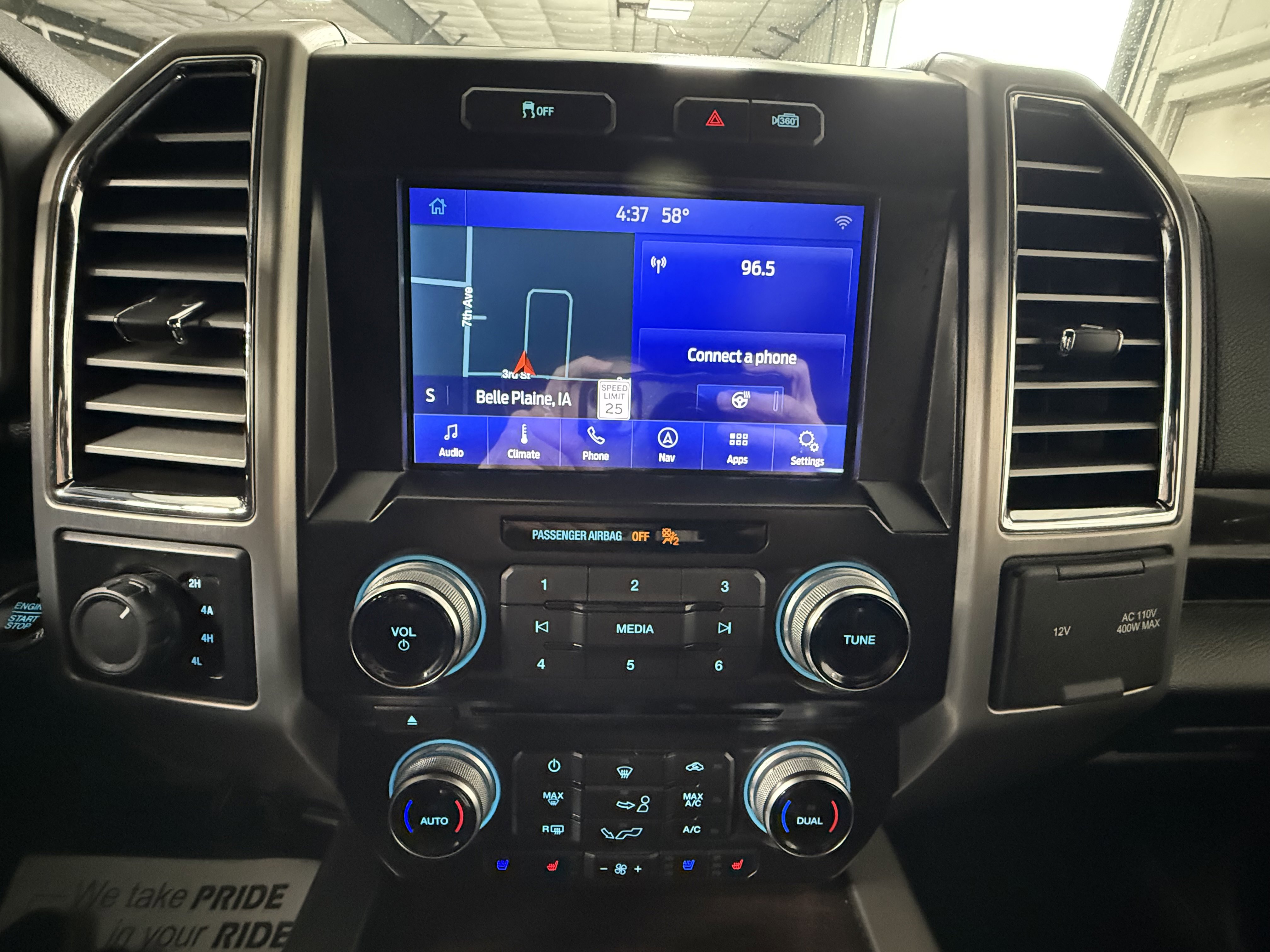 Used 2015 Ford F150 Platinum w/ Equipment Group 701A Luxury image 26