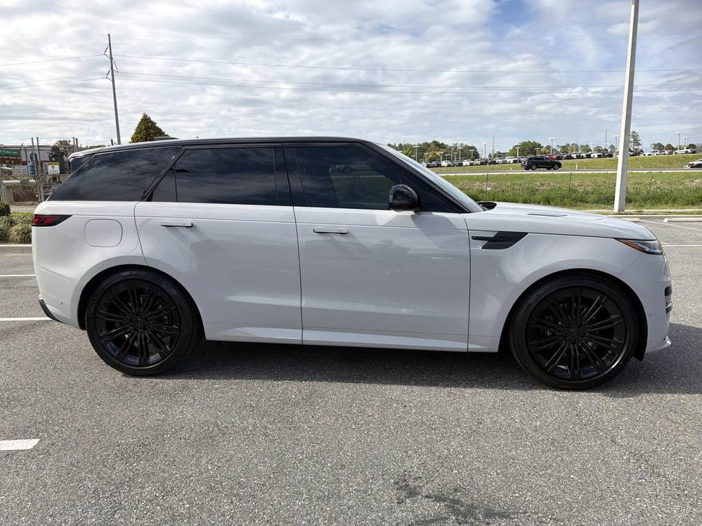 New 2026 Land Rover Range Rover Sport Dynamic SE AWD/4WD image 6