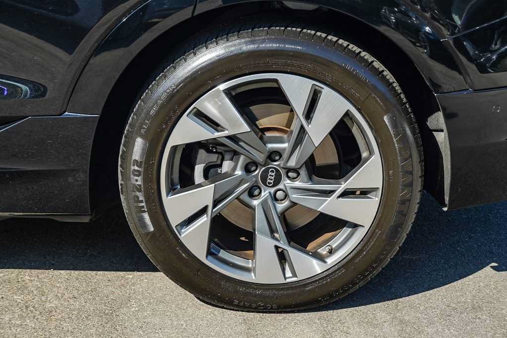 Used 2022 Audi e-tron Premium w/ Convenience Plus Package AWD/4WD image 11