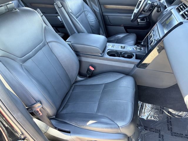 Used 2018 Land Rover Discovery SE image 19