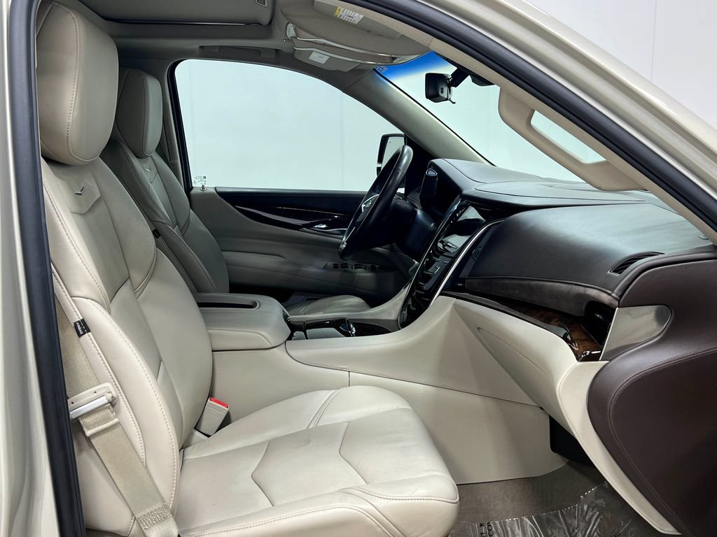 Used 2017 Cadillac Escalade Luxury AWD/4WD image 42