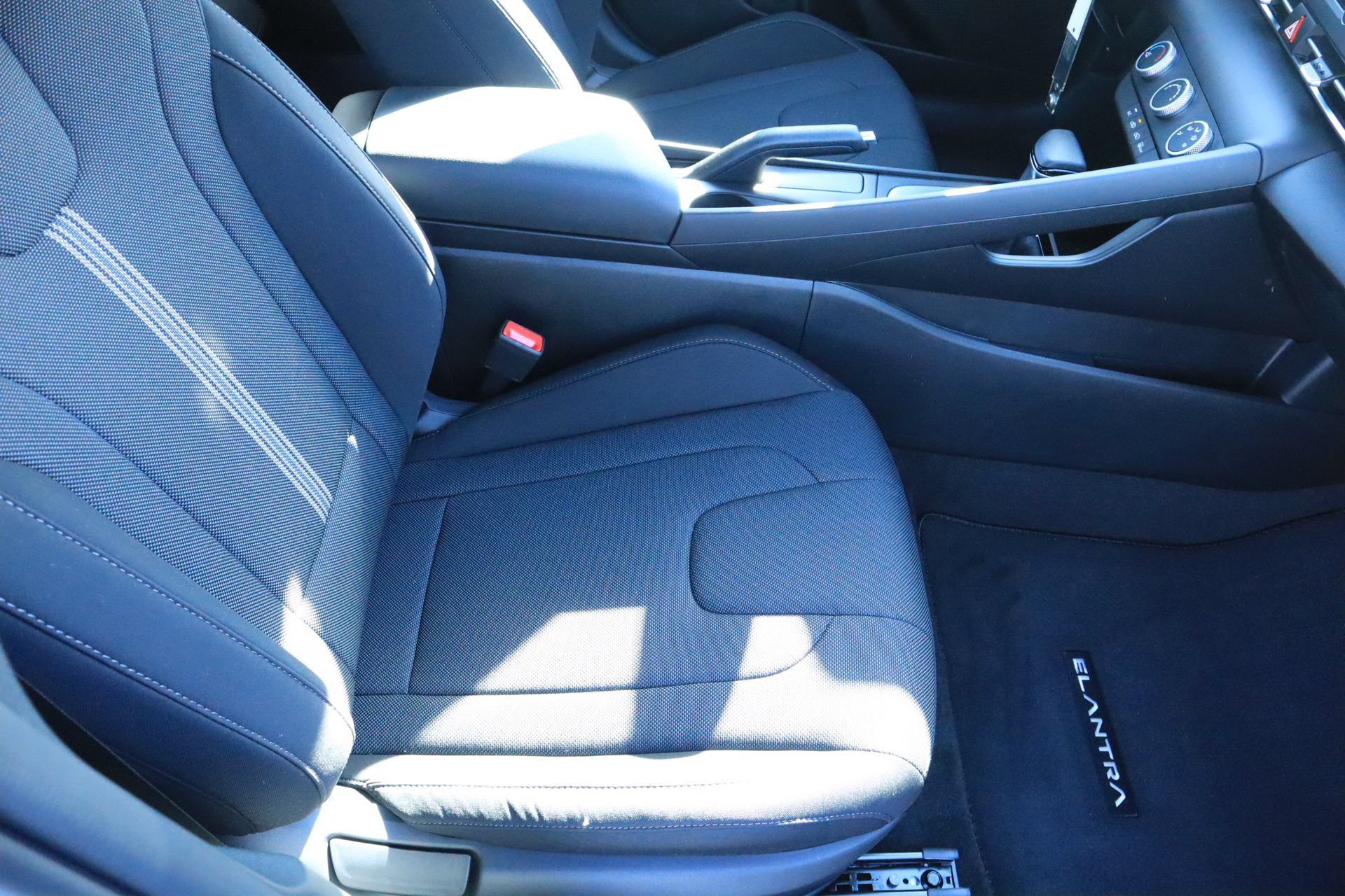New 2026 Hyundai Elantra SE FWD image 18