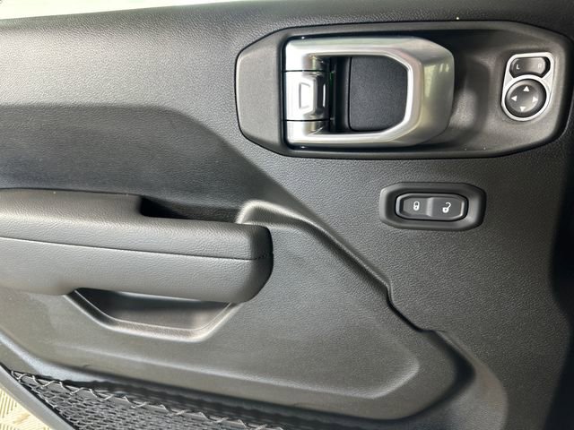 New 2026 Jeep Wrangler Unlimited Rubicon w/ Safety Group image 19