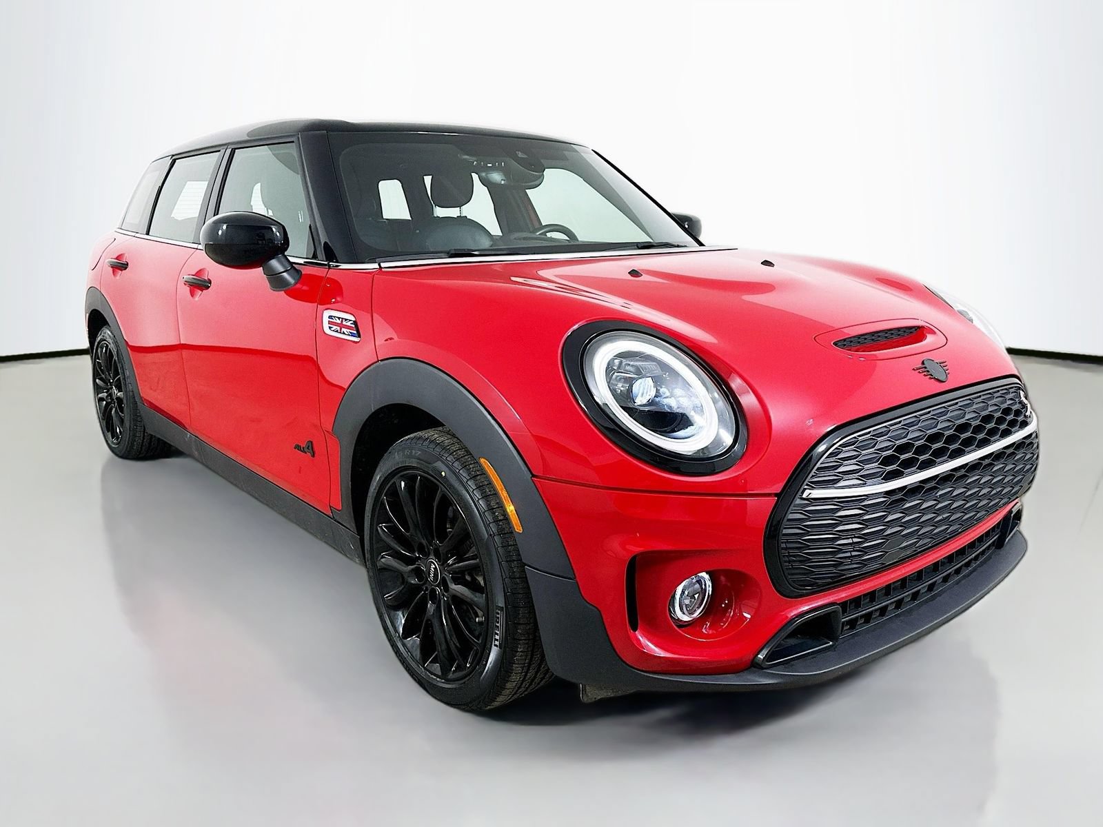 Certified 2024 MINI Cooper Clubman S w/ Signature Upholstery Package AWD/4WD image 3