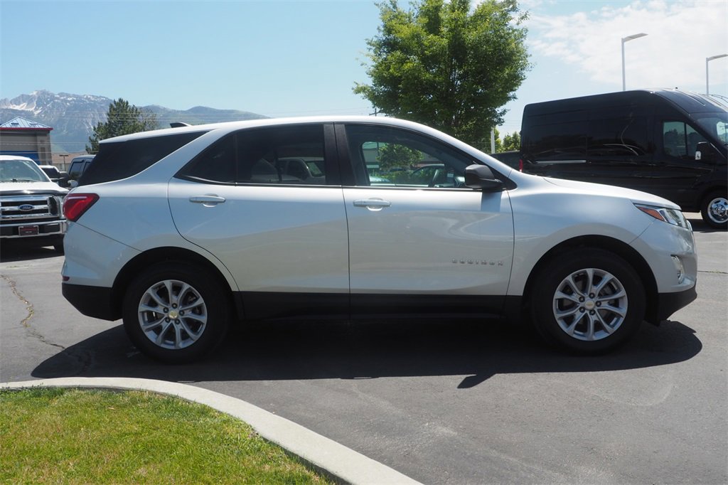 Used 2021 Chevrolet Equinox LS w/ LS Convenience Package image 4