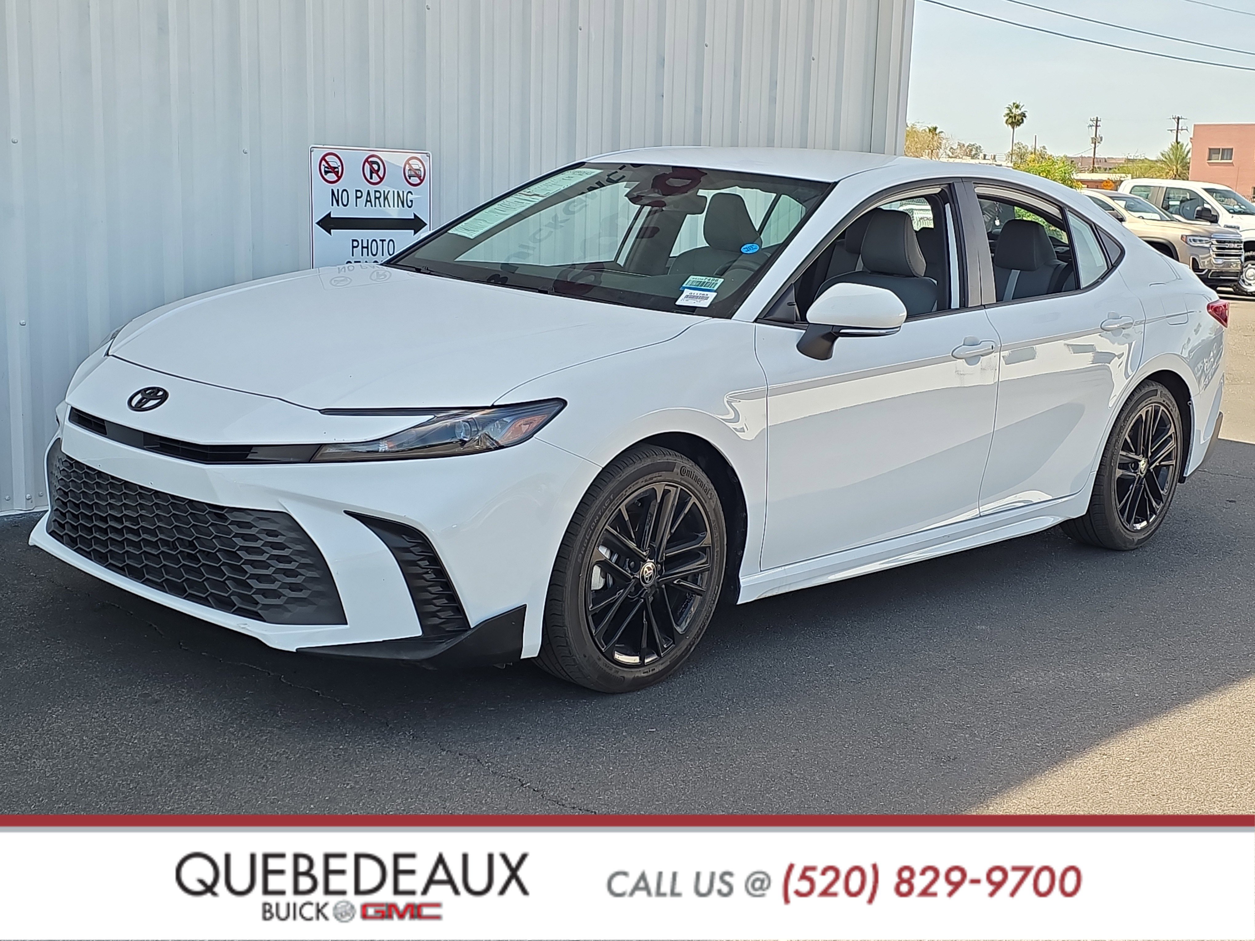 Used 2025 Toyota Camry SE w/ Convenience Package FWD image 3