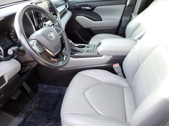 Used 2021 Toyota Highlander XLE image 13