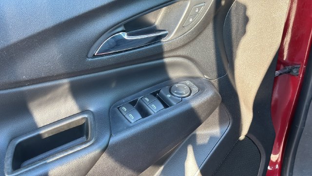 Used 2020 Chevrolet Equinox LT w/ Driver Convenience Package FWD image 18