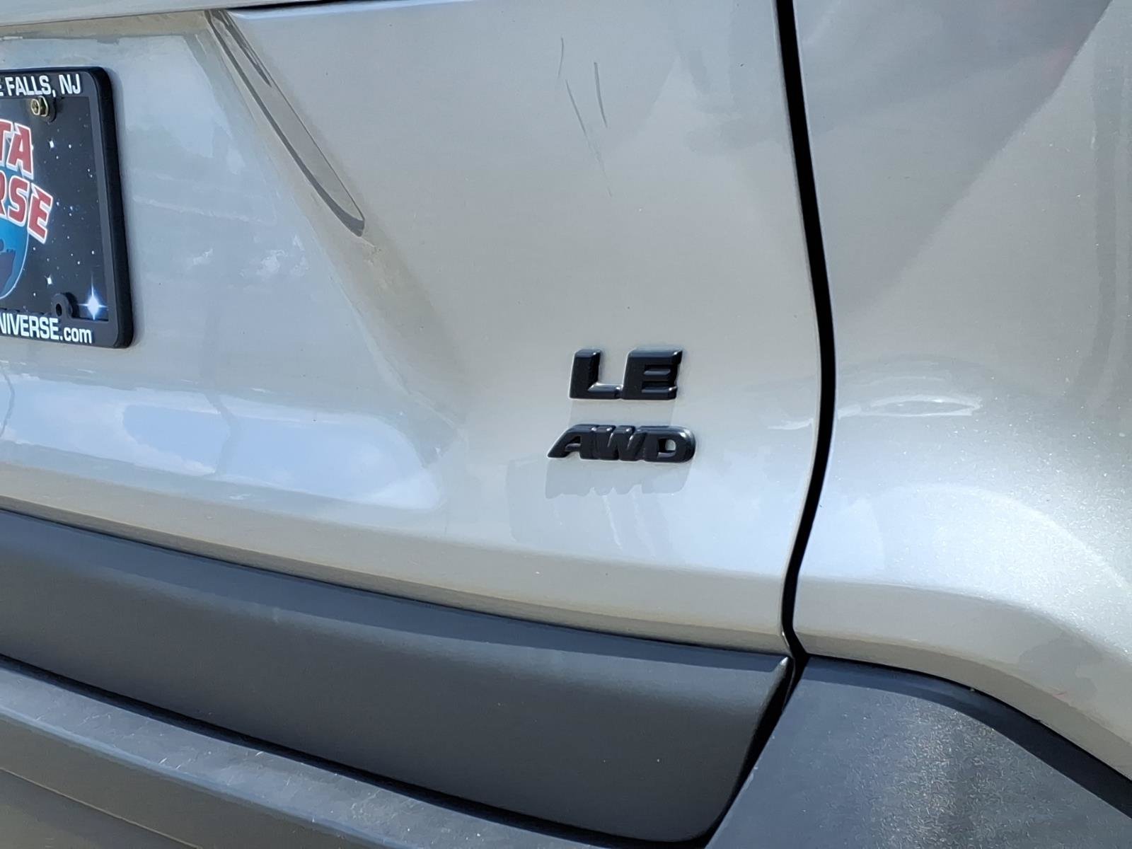 Used 2021 Toyota RAV4 LE w/ Carpet Mat Package (TMS) AWD/4WD image 7