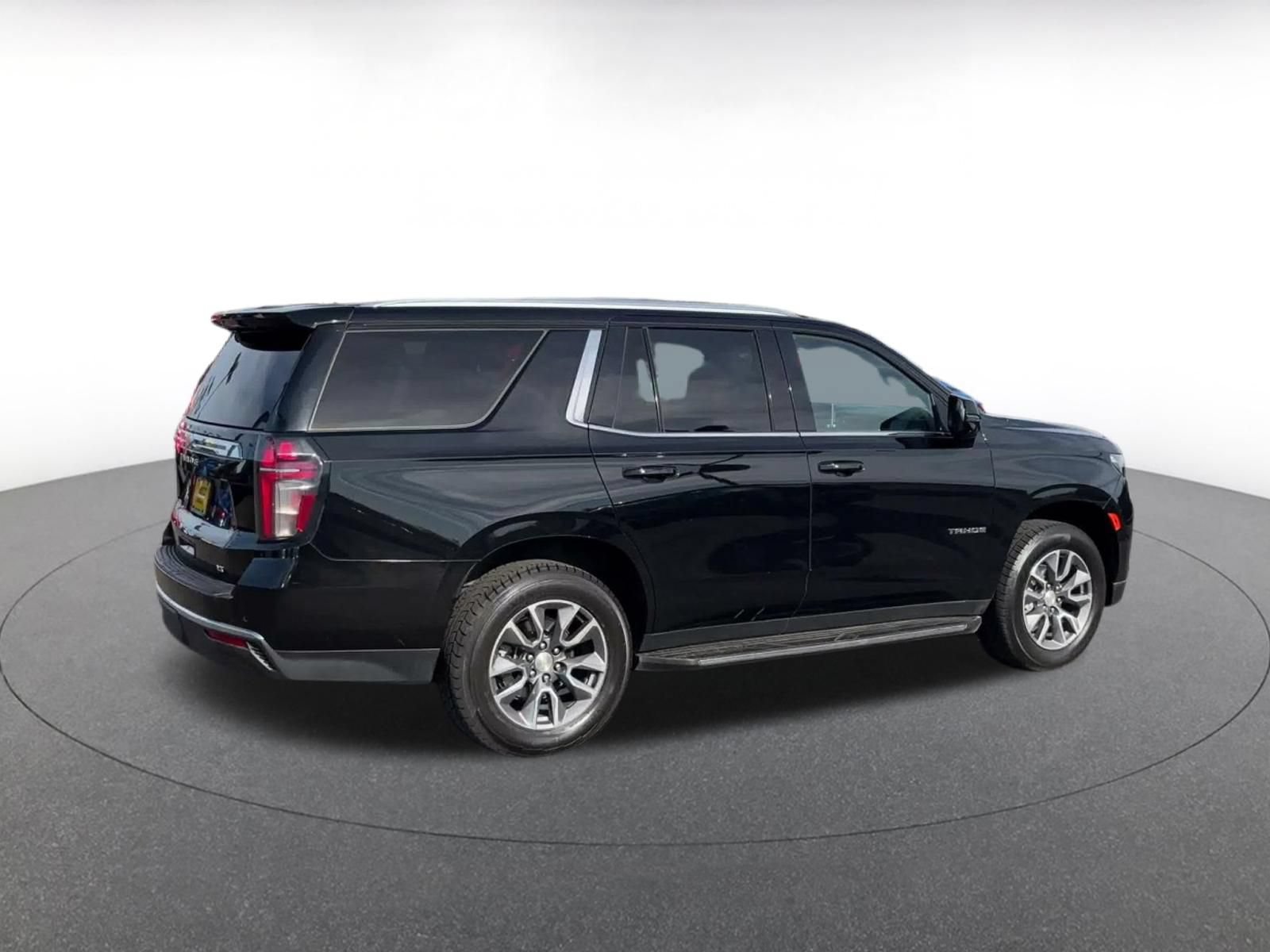 Used 2024 Chevrolet Tahoe LT w/ Luxury Package RWD image 14